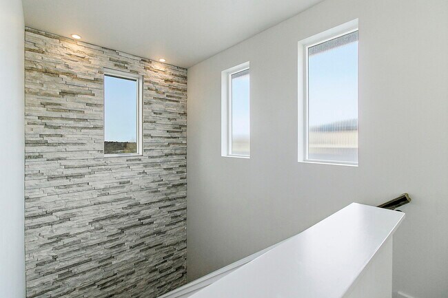 Building Photo - 6777 E Warm Springs Ave