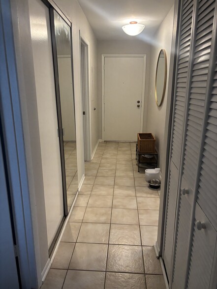 Building Photo - 1026 Castilian Ct