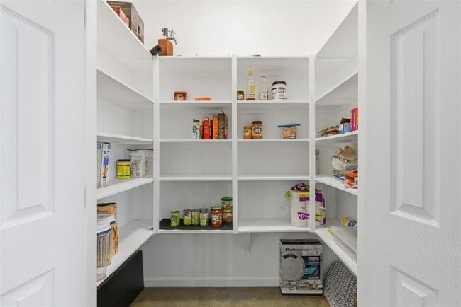 Building Photo - 152 Spring Hollow Trail