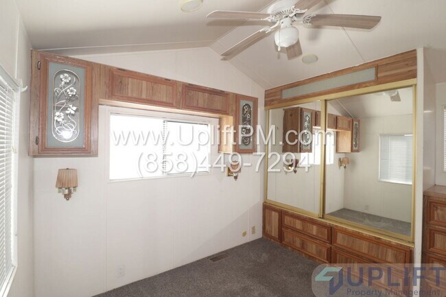 Building Photo - 2030 Black Canyon Rd