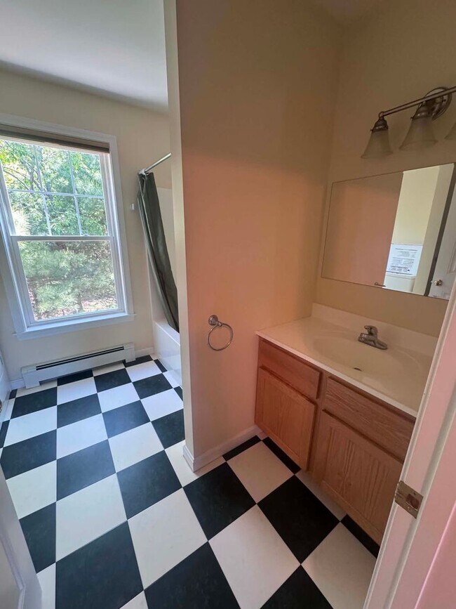 Building Photo - Brunswick Condo End Unit 2BR/1.5BA