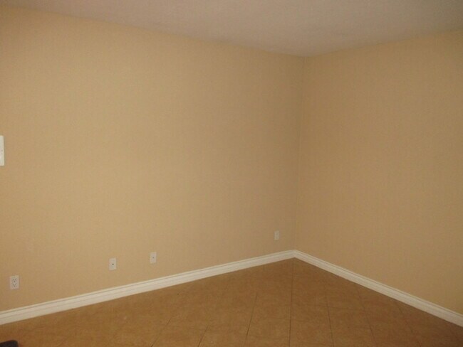 Building Photo - TEMECULA ST- BEAUTIFUL CONDO W/ VIEWS, IN-UNIT W/D, TILE FLOORING