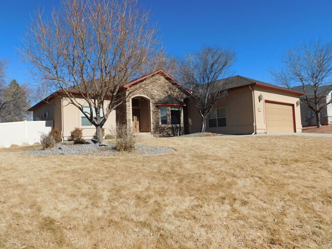 Primary Photo - Spacious Home in N Grand Junction