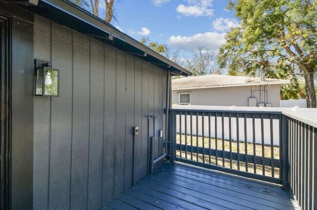 Building Photo - Housing Voucher Accepted: Charming 4-Bedroom Home in Saint Petersburg