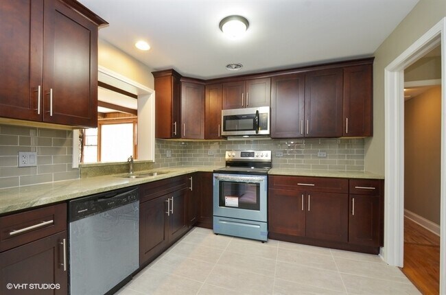 Building Photo - 23379 Forest Ct