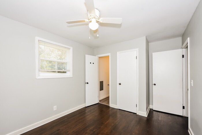 Building Photo - 434 Mockernut Ln