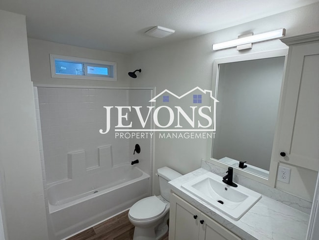 Building Photo - $250 off the first month's rent! Charming Maple Valley Home on a Quiet Residential Street