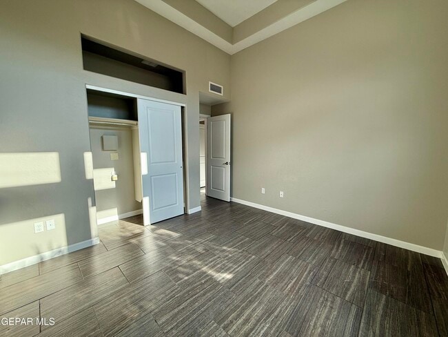Building Photo - 1252 Desert Mirage Pl