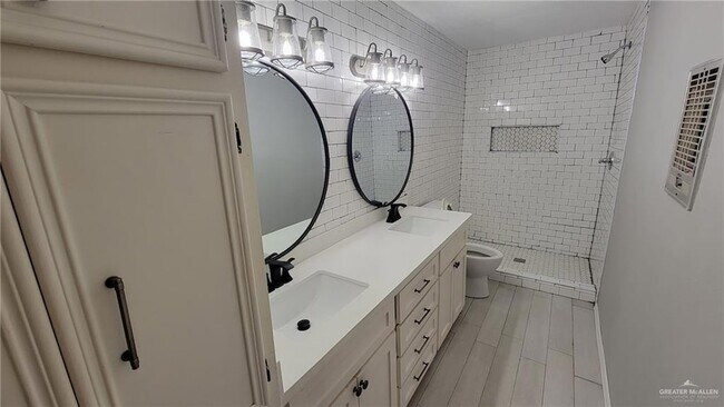 Building Photo - 2604 Quince Ln