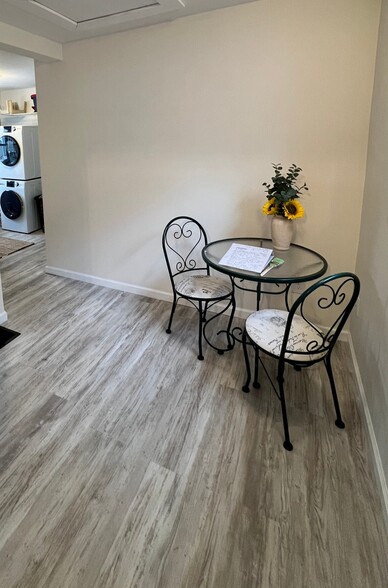 breakfast nook off kitchen - 815 Sixth St