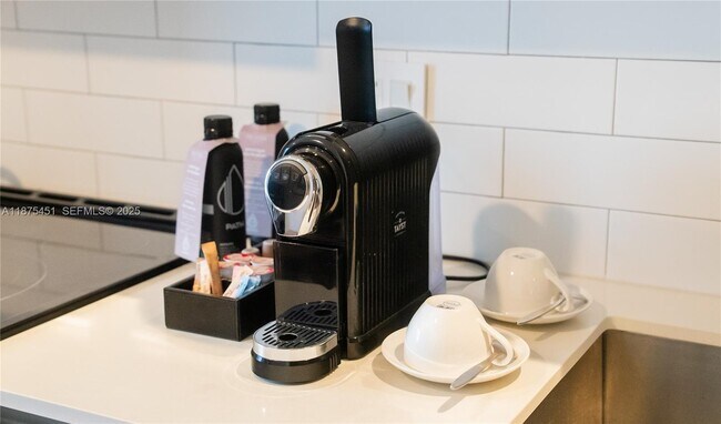 Building Photo - 398 NE 5th St