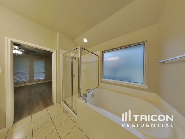 Building Photo - 1505 Parkside Dr