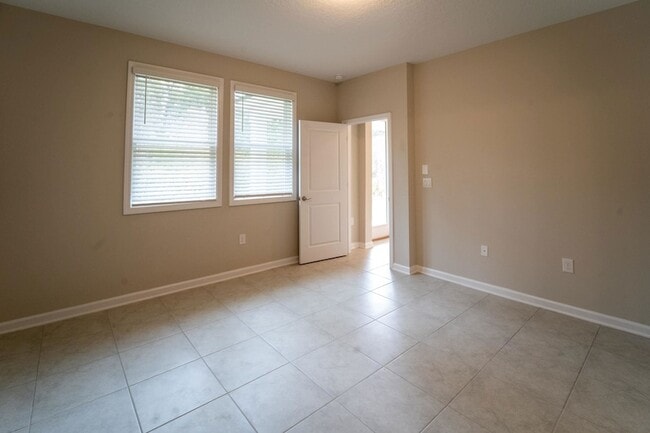 Building Photo - 298 Modesto Dr