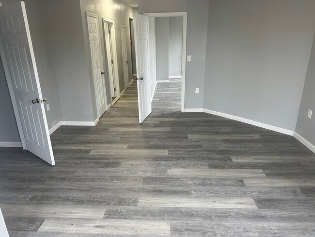 Building Photo - 506 4th St