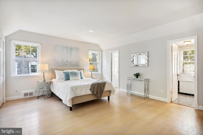 Building Photo - 5508 Dorset Ave