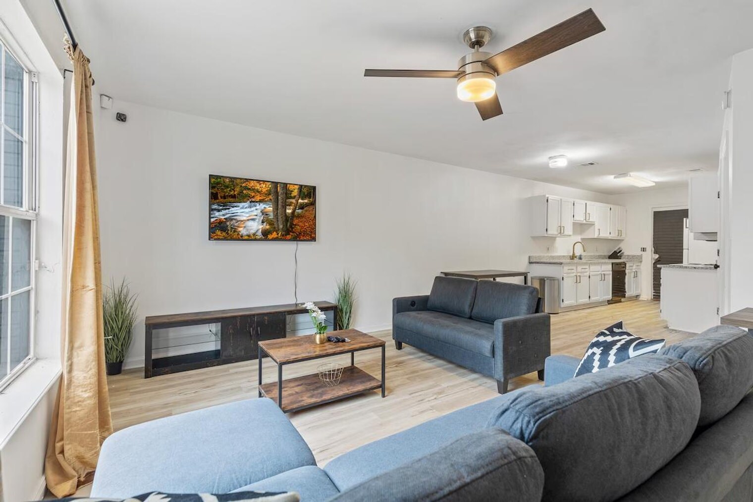 Building Photo - 1308 W Brevard St