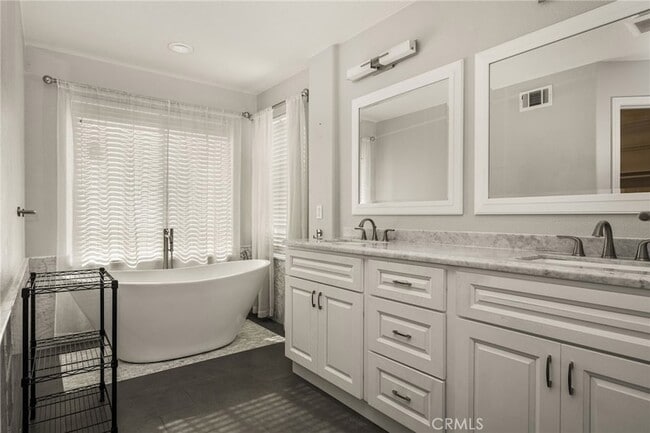 Building Photo - 4867 Tremezzo Dr