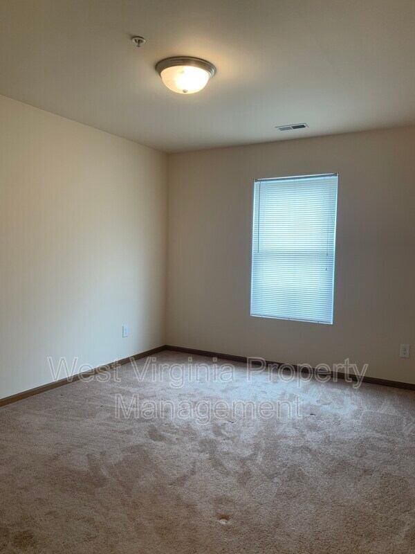 Building Photo - 196 Cardinal Wy