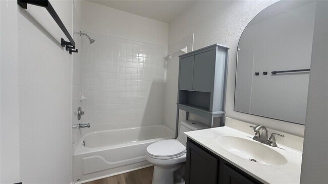 Building Photo - 1207 Darless Dr