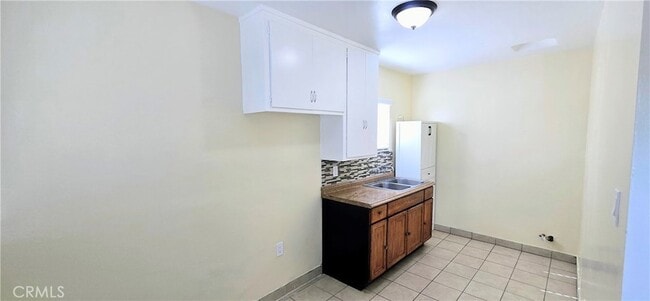 Building Photo - 1342 E 77th Pl