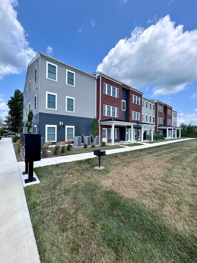 Building Photo - Beautiful 2 Bed, 2 Bath PREMIUM Apartment in PRIME location!  Furnished & Unfurnished Options Ava...