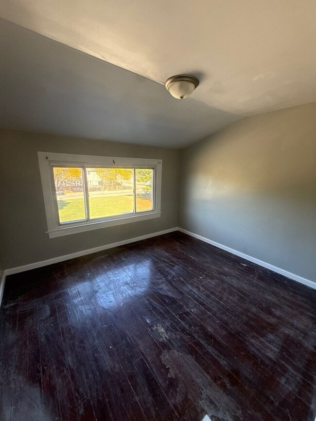 Building Photo - 4 Bedroom 2 Bath Home in Lincoln Park