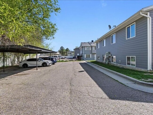 Building Photo - West Valley Clean & Affordable 2 bed, 1 bath apt