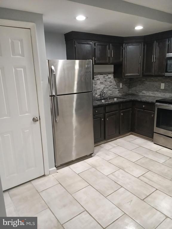 Building Photo - 1712 W Lombard St