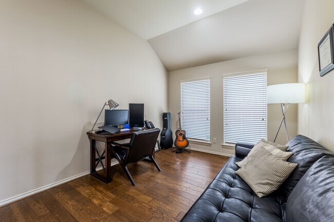 Building Photo - 10923 Starling Creek Dr