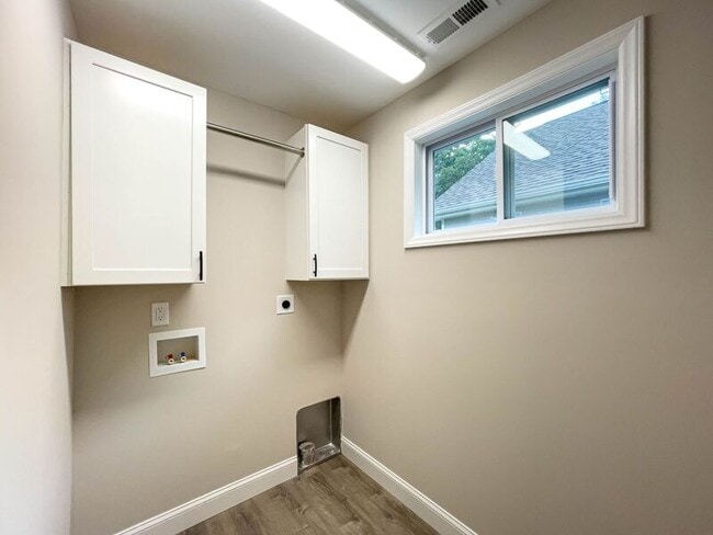 Building Photo - 5 Lofty Vw