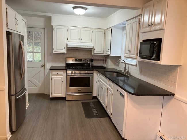 Building Photo - 18 Park Ave