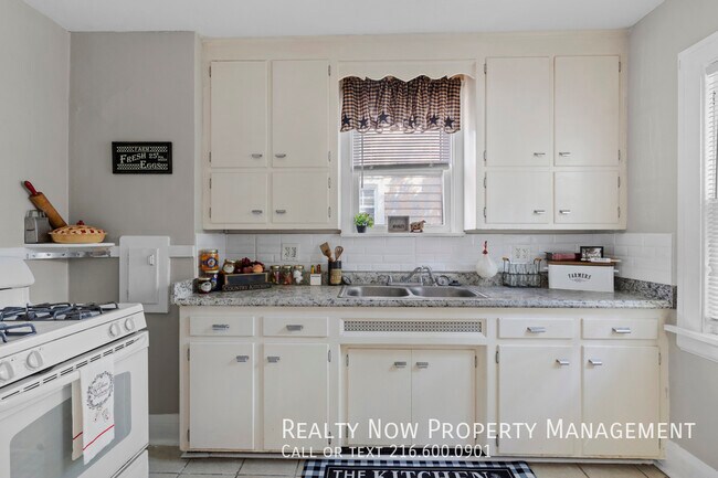 Building Photo - 3276 Tullamore Rd