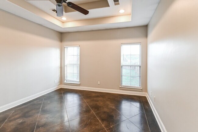 Building Photo - 1302 Heritage Dr S