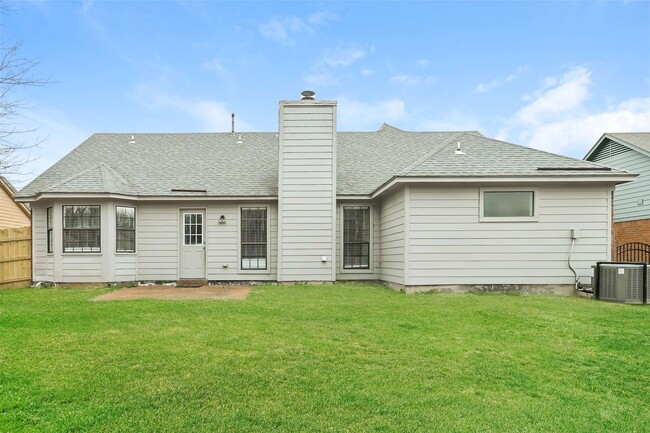 Building Photo - 3811 Westridge Dr