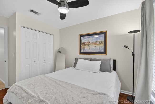 Building Photo - 3387 Commodore Ct