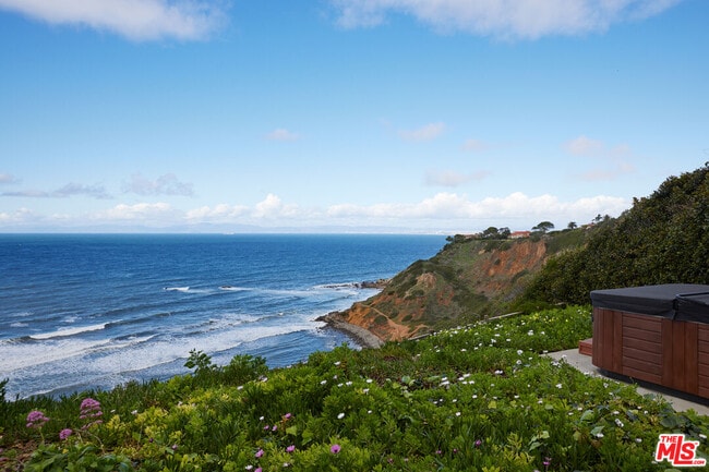 Building Photo - 1115 Palos Verdes Dr W