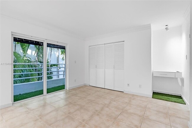 Building Photo - 2945 Bridgeport Ave