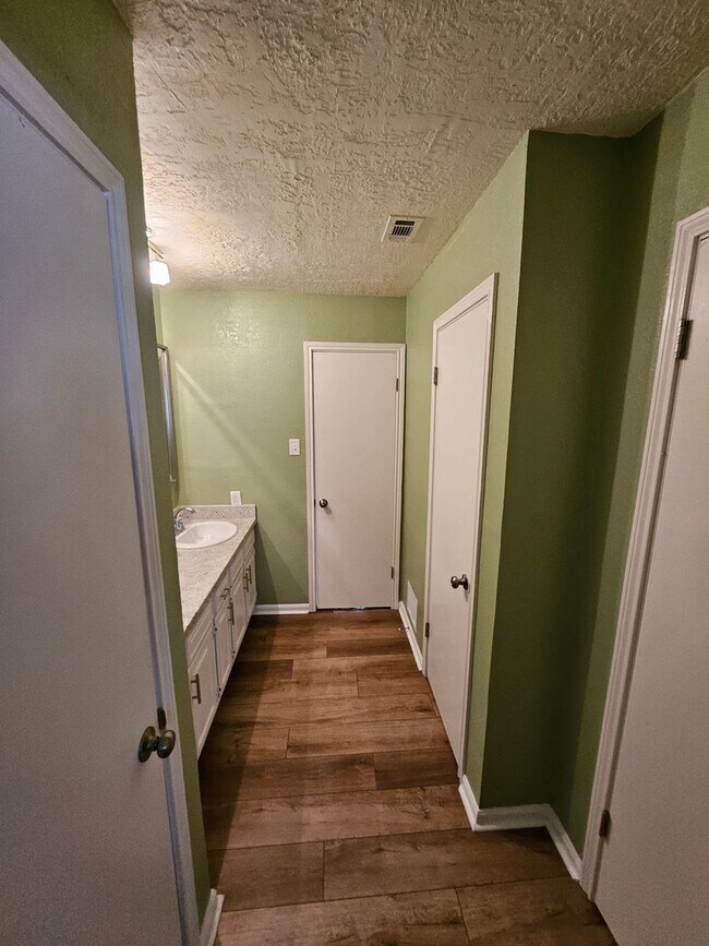 Building Photo - 914 S Tenth Street