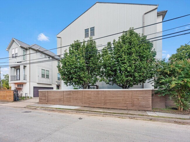 Building Photo - 3421 Gillespie St
