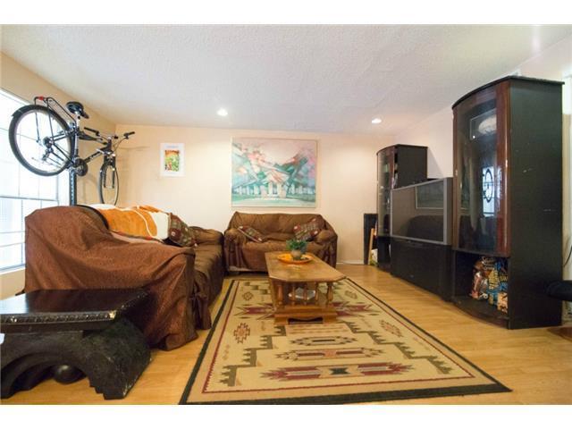 Building Photo - 2401 Leon St