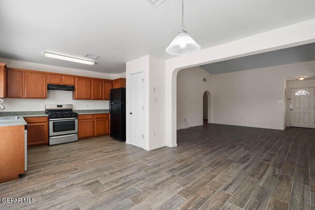 Building Photo - 14266 Gil Reyes Dr