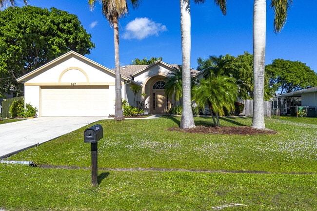 Building Photo - 967 SE Browning Ave