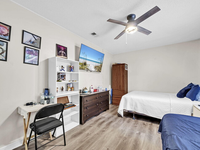 Building Photo - 1061 Quail Hollow Dr