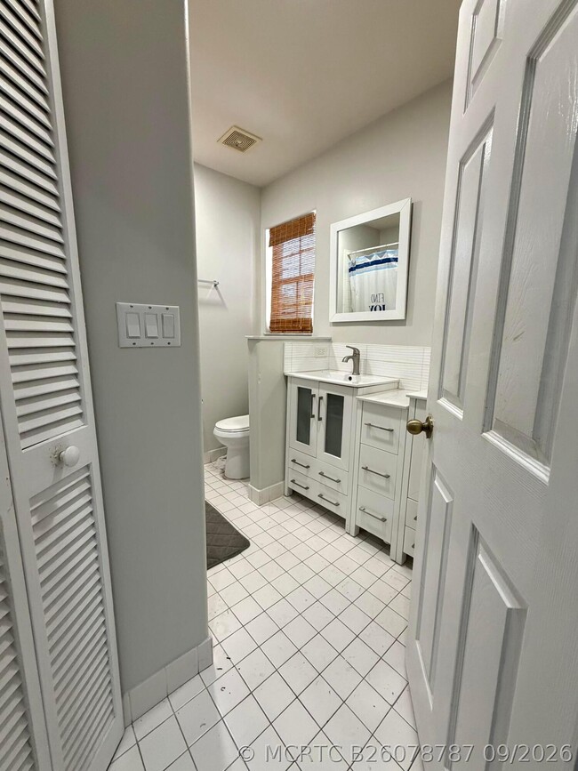 Building Photo - 9678 Royal Palm Blvd