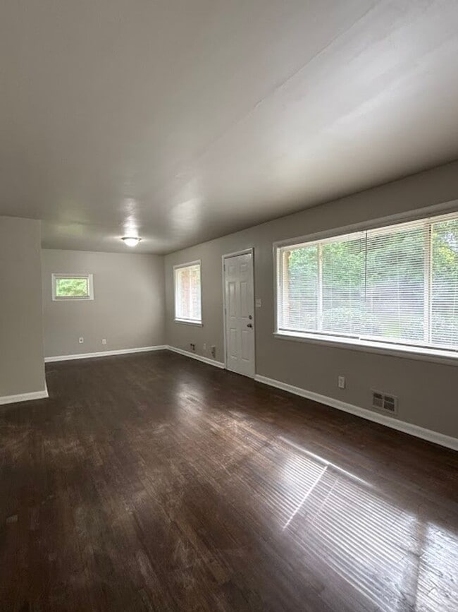 Building Photo - Charming 3-Bedroom Home in Decatur – Minut...