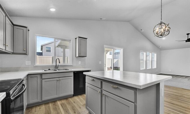 Building Photo - Welcome to this stunning 4-bedroom, 2-bathroom home located in the vibrant community of Caldwell,...