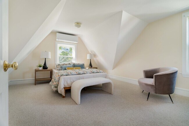 Building Photo - 87 College Ave