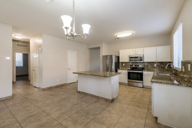 Building Photo - 3014 W Donner Dr