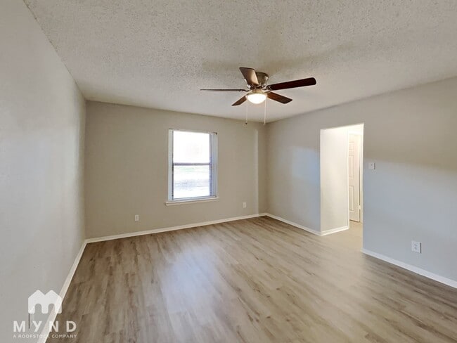 Building Photo - 717 Timberoaks Dr