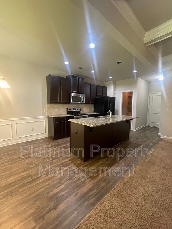 Building Photo - 7350 Silk Tree Pointe